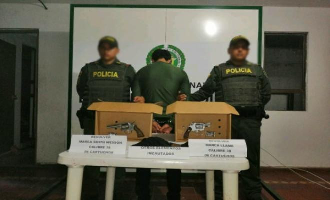 Prado capturado porte armas de fuego